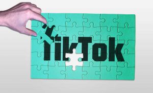 "TikTok-als-Puzzle" by Christoph Scholz is licensed under CC BY-SA 2.0.
